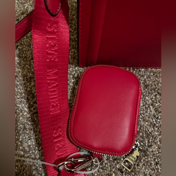 NWT Tiktok VIRAL Steve Madden Evelyn Satchel Crossbody Convertible Chevy Red - Picture 10 of 12